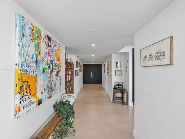 Aventura, FL 33180,3370 Hidden Bay Dr #2900