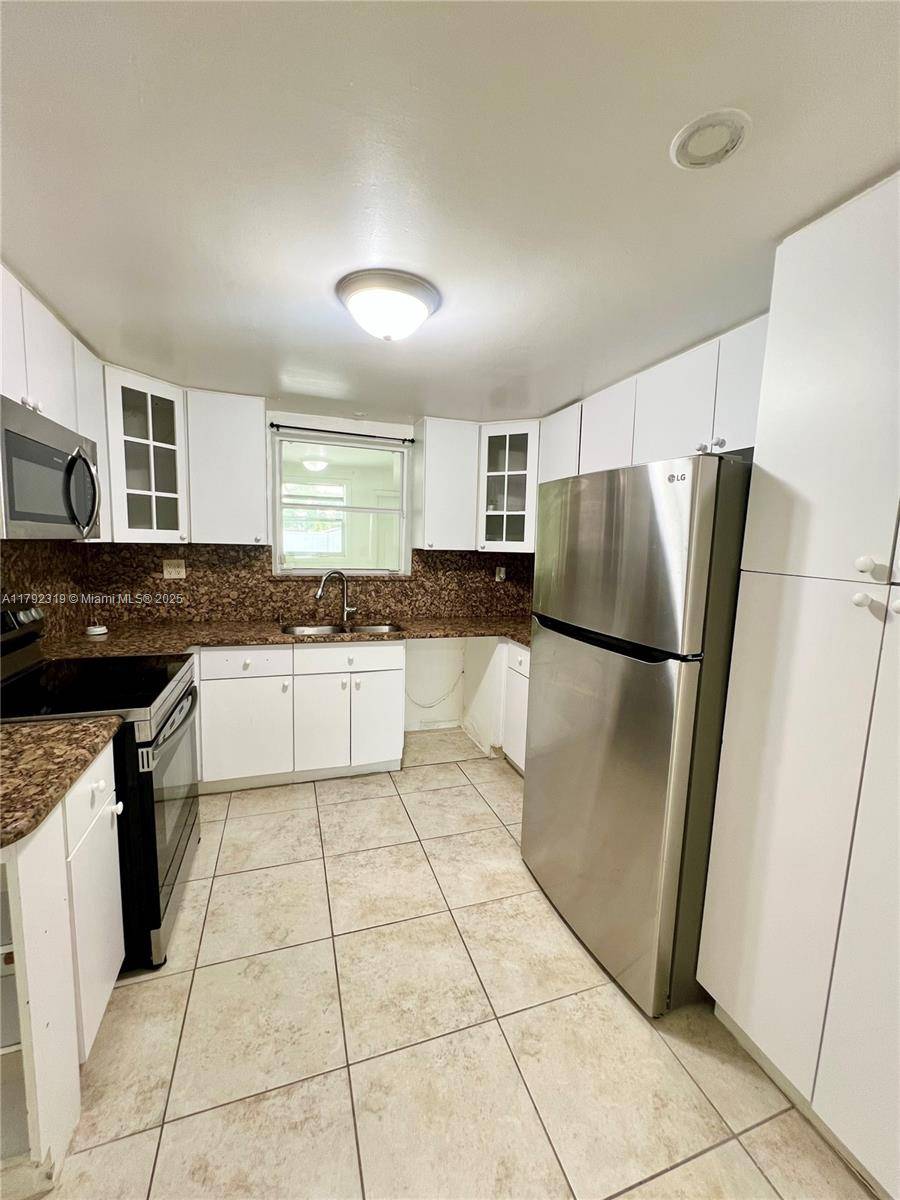 West Park, FL 33023,32 Allen Rd #2