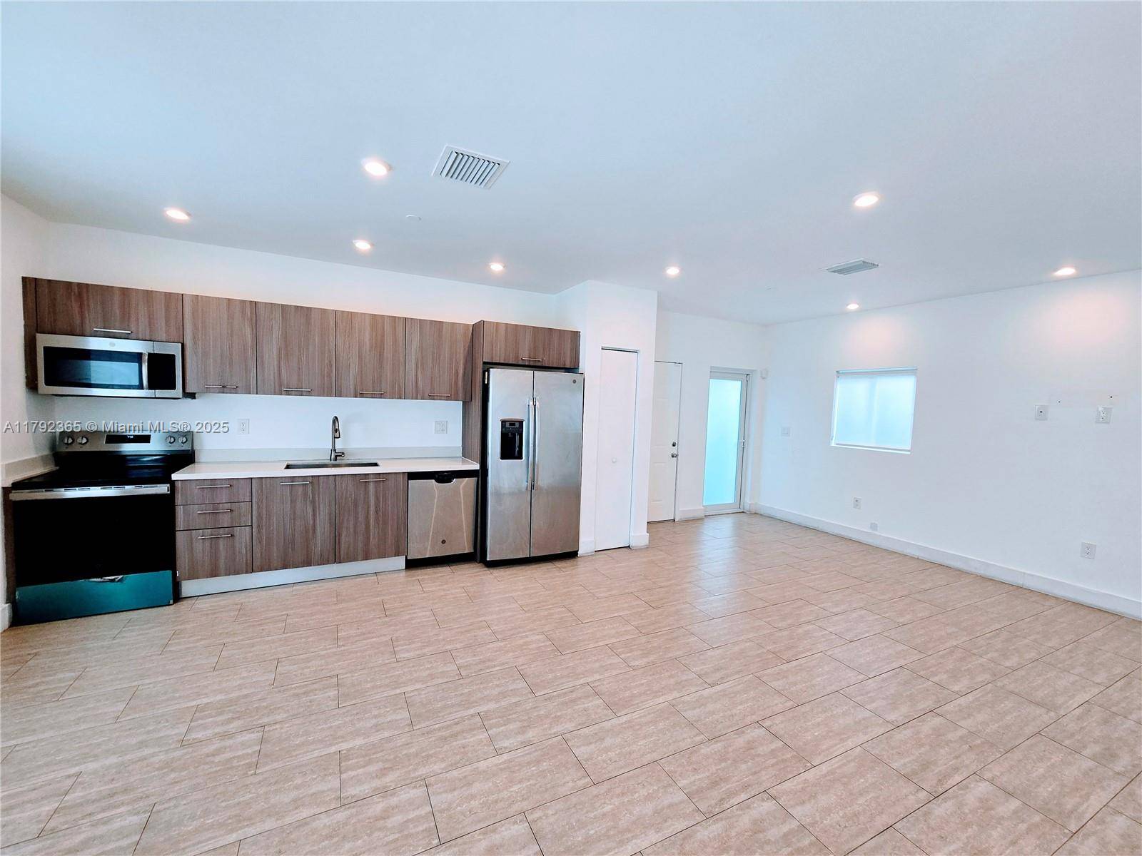 Miramar, FL 33023,6336 SW 27th St #1