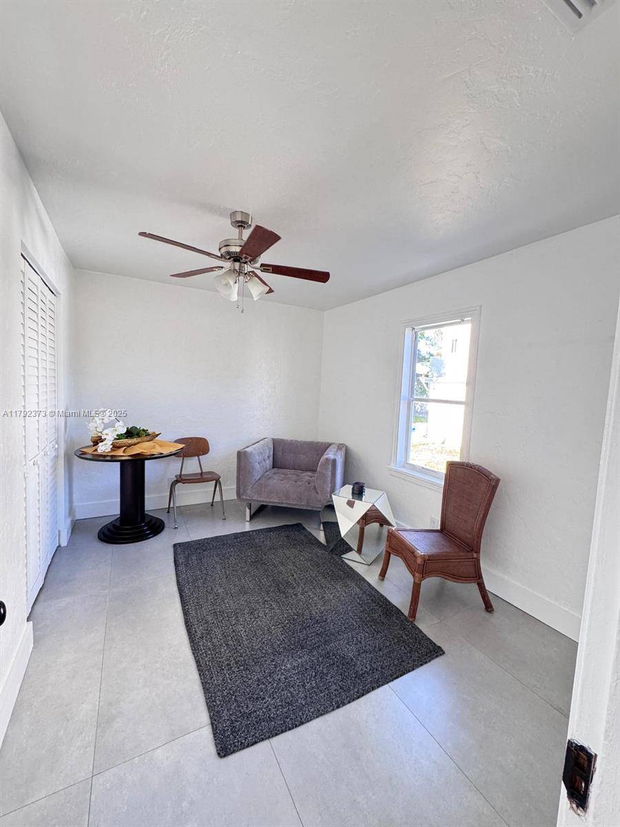 Oakland Park, FL 33334,1021 NE 33rd St #F2