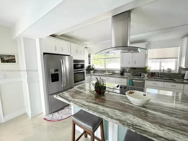 Hollywood, FL 33021,416 N Rainbow Dr