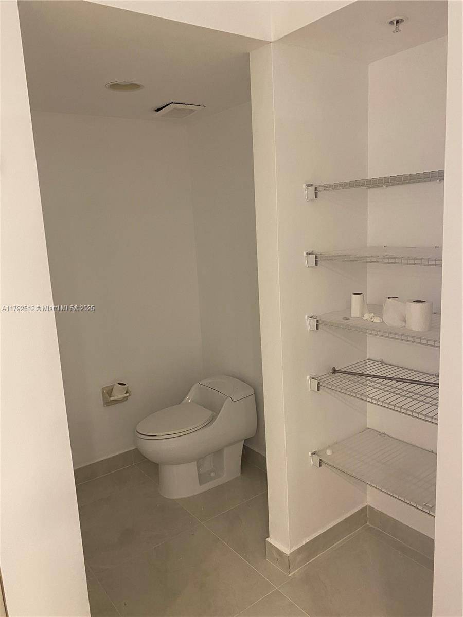 North Miami, FL 33181,14951 Royal Oaks Ln #806