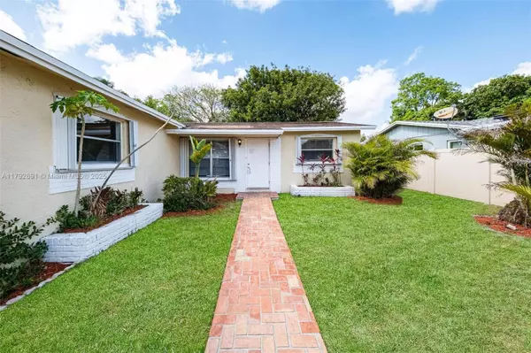 7717 SW 9th St, North Lauderdale, FL 33068