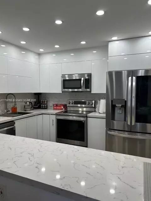 Aventura, FL 33160,2801 NE 183rd St #1606W