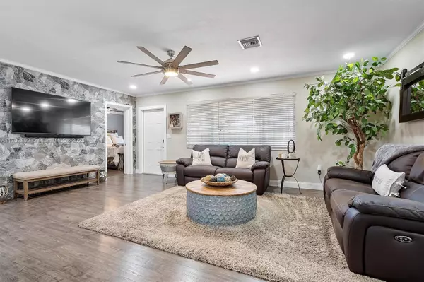 Pembroke Pines, FL 33024,8420 Taft St