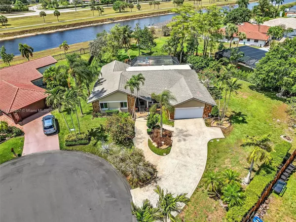 118 SW 100th Ter, Coral Springs, FL 33071
