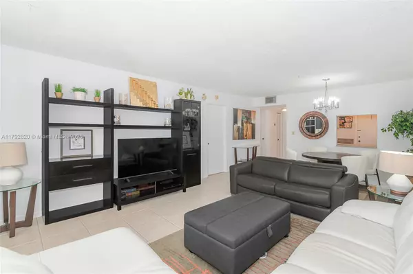 Hallandale Beach, FL 33009,1817 S Ocean Dr #522