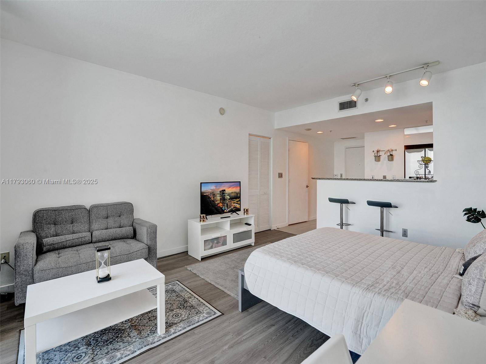 Miami, FL 33131,325 S Biscayne Blvd #1520