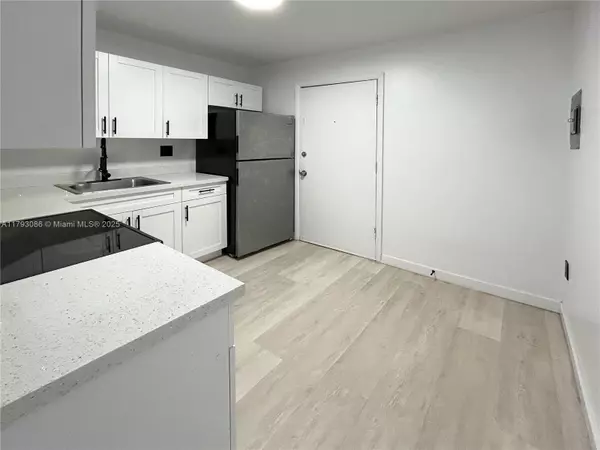 North Miami, FL 33161,12215 W Dixie Hwy #205