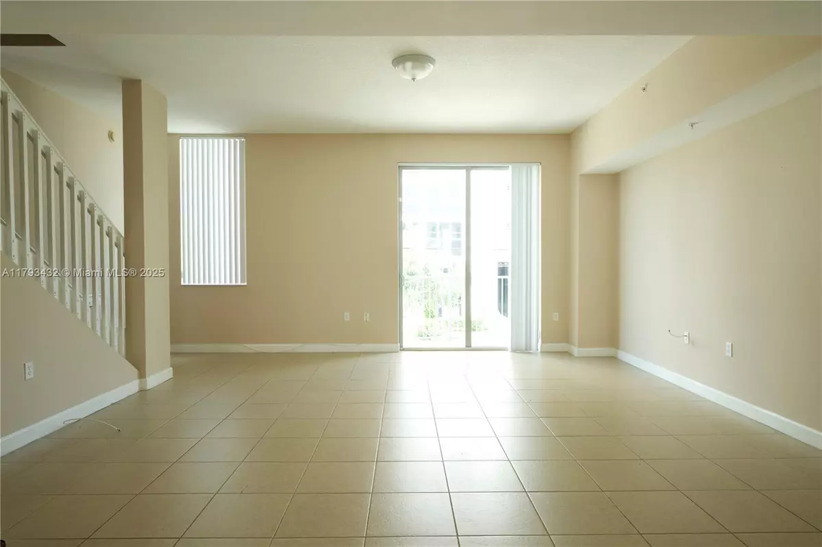 Hollywood, FL 33020,2150 Van Buren St #TH105