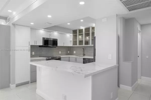 Hallandale Beach, FL 33009,701 Three Islands Blvd #411