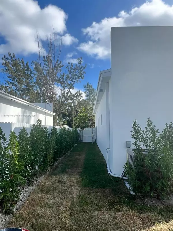 Fort Lauderdale, FL 33311,2421 NW 23rd Ln