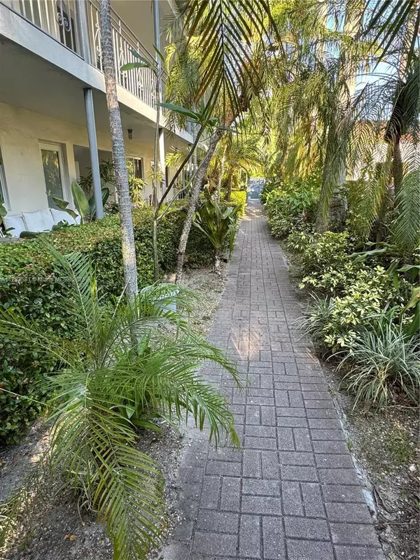 4780 Pine Tree Dr #2, Miami Beach, FL 33140