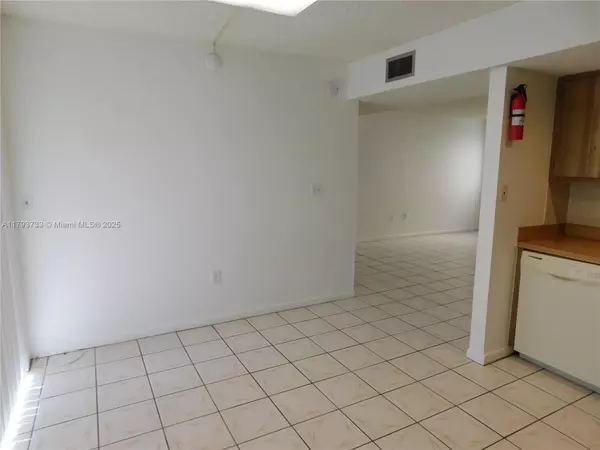 Miami, FL 33173,8005 SW 107 AV #118