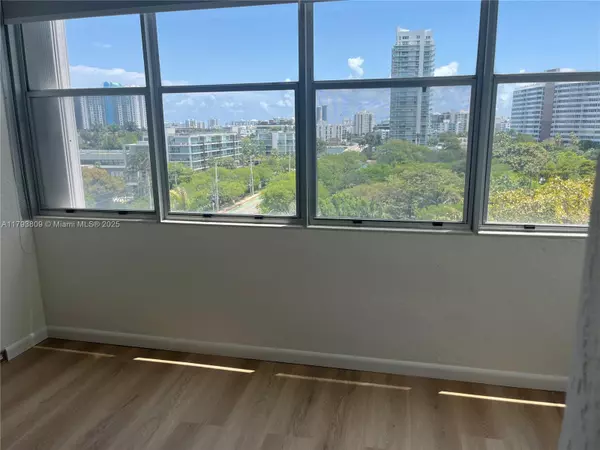 Miami Beach, FL 33139,3 Island Ave #08A