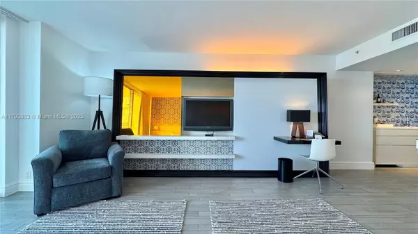 Miami Beach, FL 33139,1100 West Ave #812