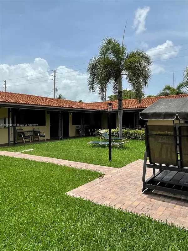 Hallandale Beach, FL 33009,811 NE 10th St #4