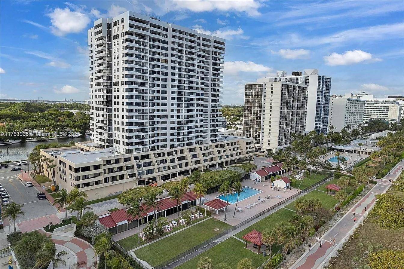 Miami Beach, FL 33140,2555 Collins Ave #812