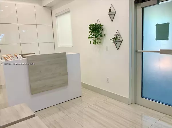 Weston, FL 33326,17100 Royal Palm Blvd #1