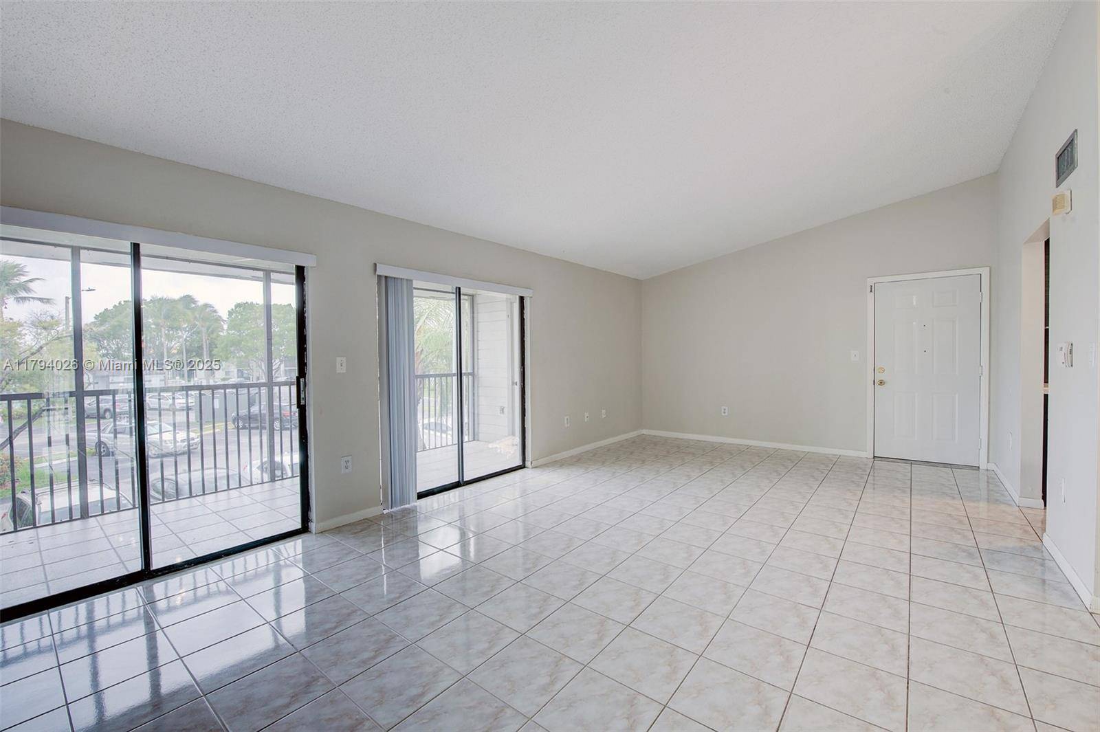 Miami, FL 33179,469 NE 207th Ln #208