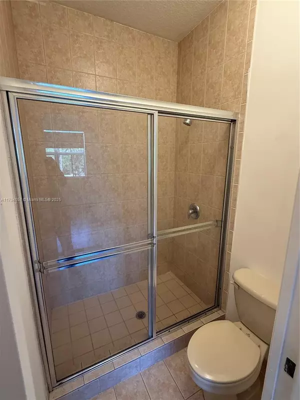 Pembroke Pines, FL 33027,906 SW 143rd ave