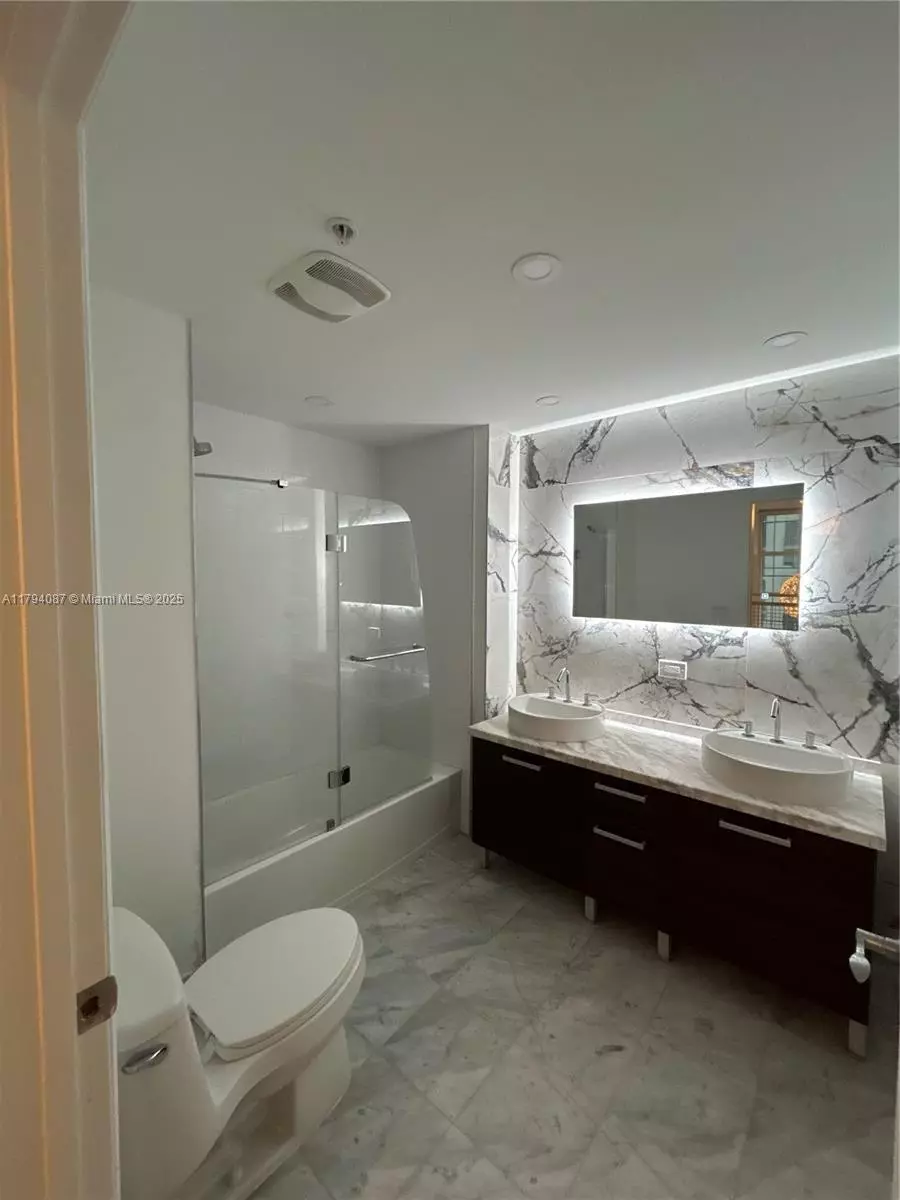 Miami, FL 33132,244 Biscayne Blvd #640