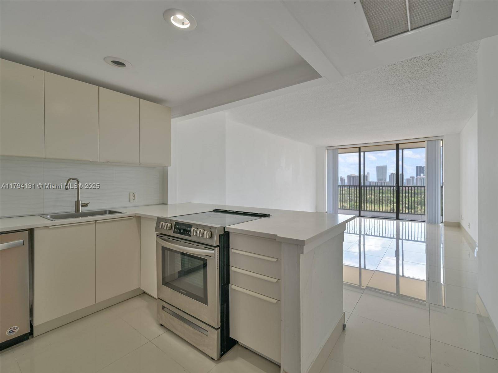 Aventura, FL 33180,20301 W Country Club Dr #1927
