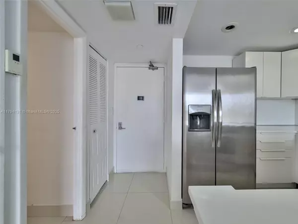 Aventura, FL 33180,20301 W Country Club Dr #1927