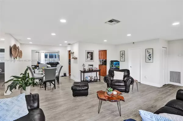 Pembroke Pines, FL 33026,11240 Sheridan St