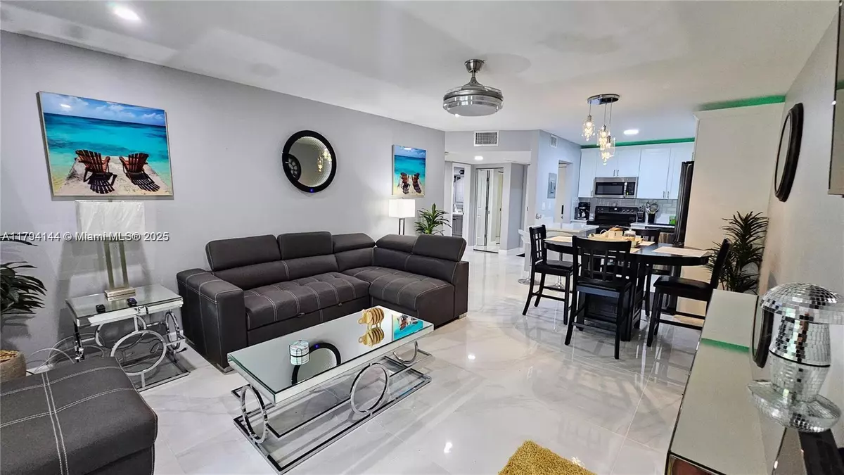 Margate, FL 33068,5680 SW 3rd #103