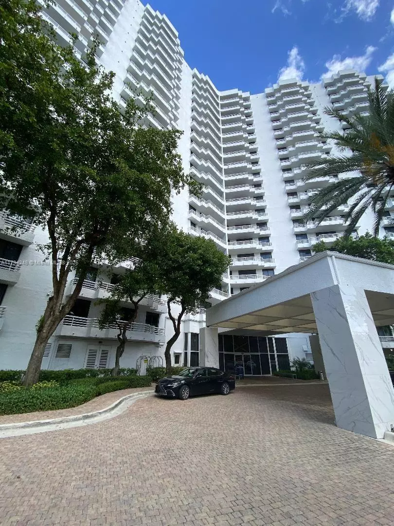 Aventura, FL 33180,3300 NE 192nd St #612