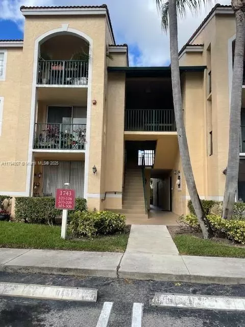 West Palm Beach, FL 33409,1743 Village Boulevard #104