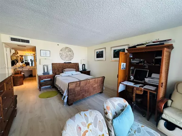 Highland Beach, FL 33487,4750 S Ocean Blvd #401