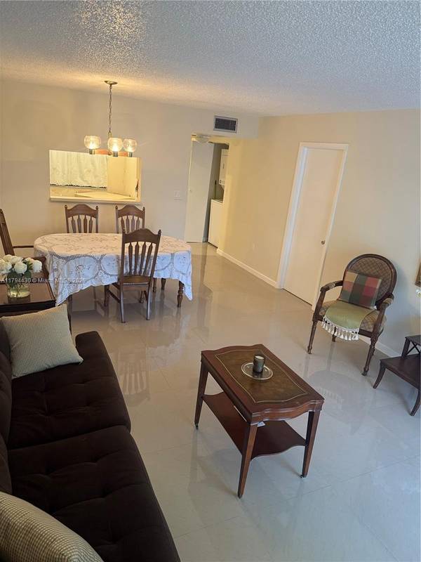 Pembroke Pines, FL 33026,901 Colony Point Cir #217