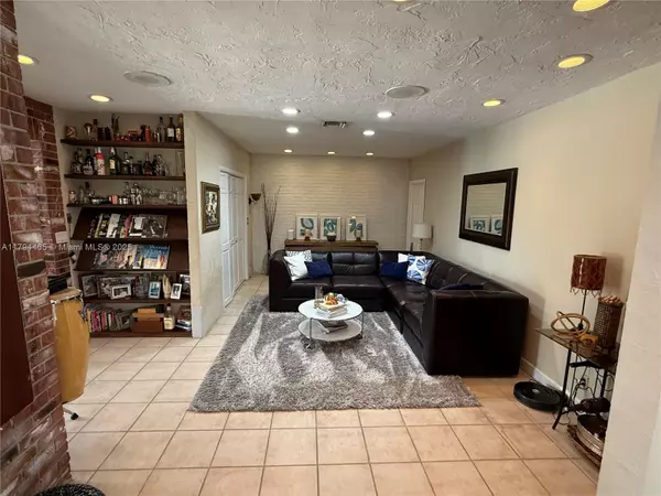 Miami, FL 33176,9720 SW 104th Ct
