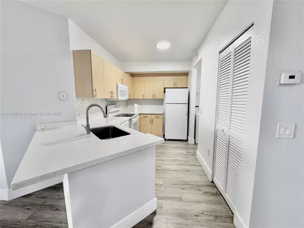 North Lauderdale, FL 33068,704 Belmont Ln #704
