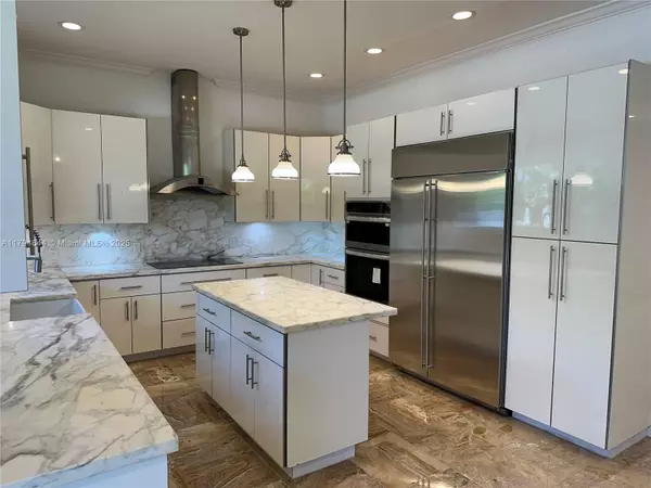 Pinecrest, FL 33156,10600 SW 69th Ave
