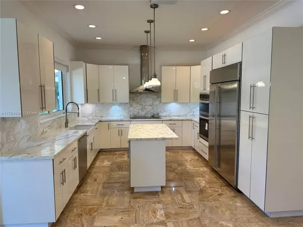 Pinecrest, FL 33156,10600 SW 69th Ave