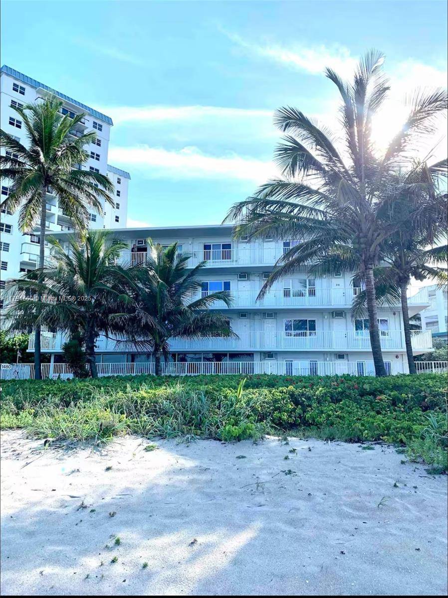 Lauderdale By The Sea, FL 33062,1480 S Ocean Blvd #104