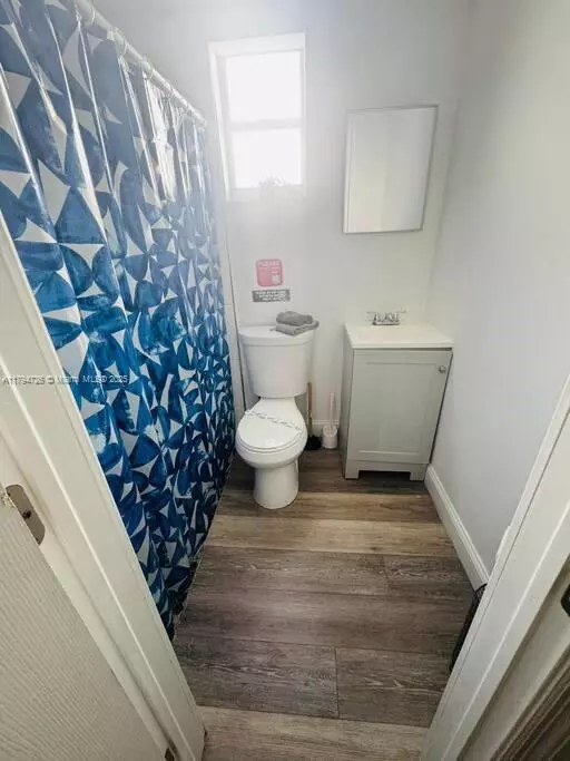 Miami, FL 33150,7638 N Miami Avenue #4