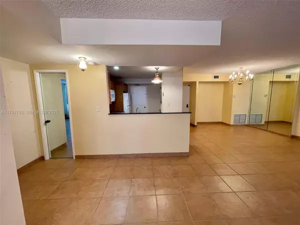 Hollywood, FL 33021,4330 Hillcrest Dr #214