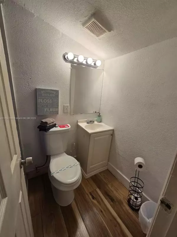 Miami, FL 33150,7638 N Miami Avenue #8