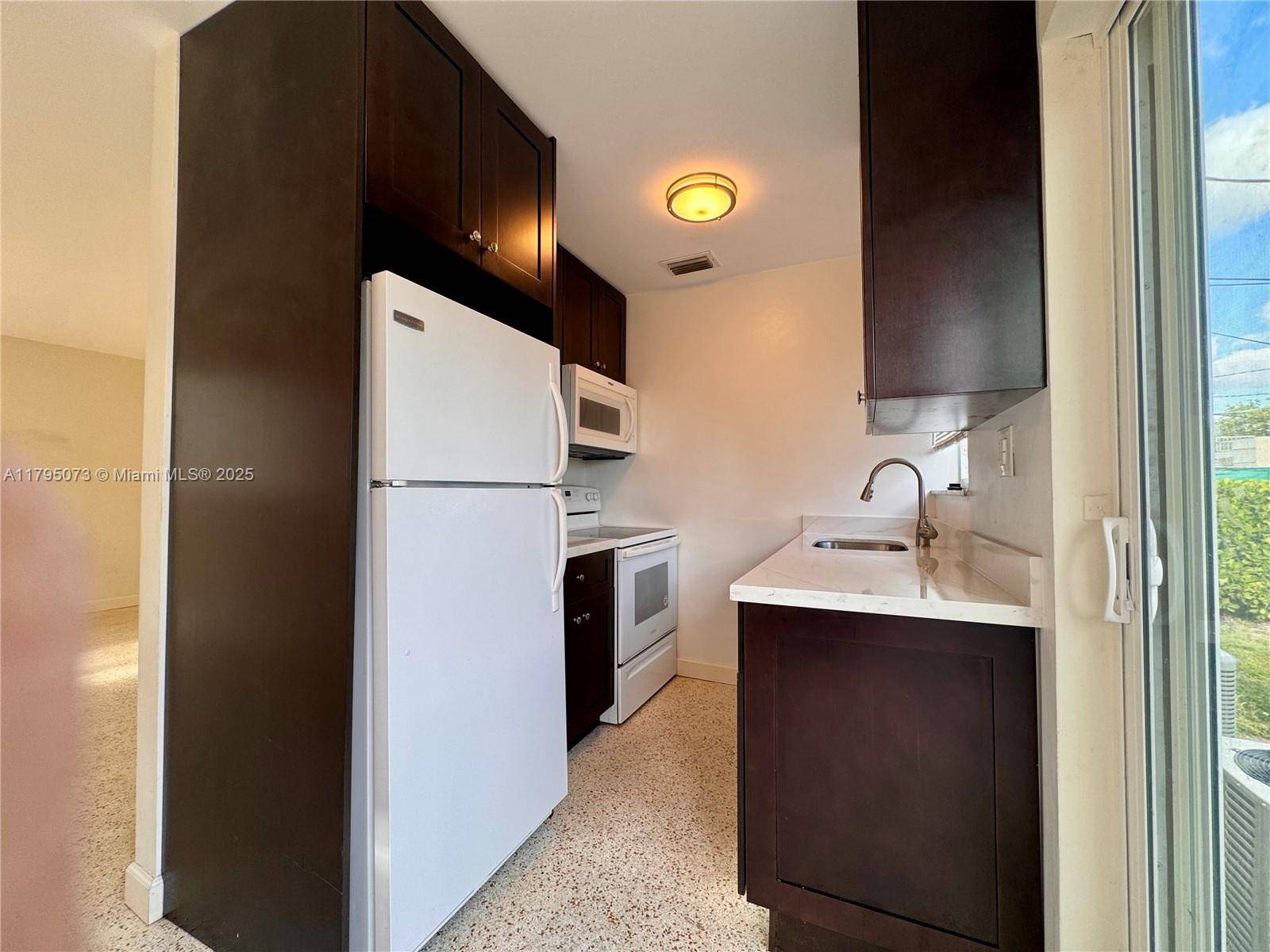 Hialeah, FL 33010,628 W 17th St #628