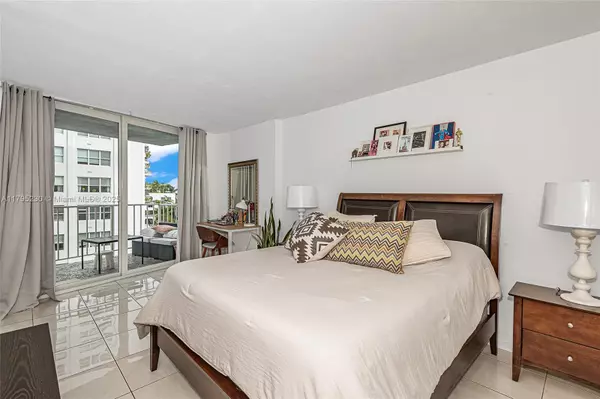 Miami Beach, FL 33139,1228 West Ave #307