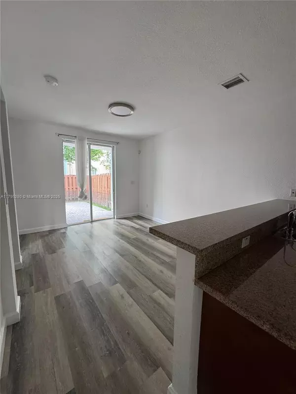 Doral, FL 33178,7515 NW 114th Path #7515