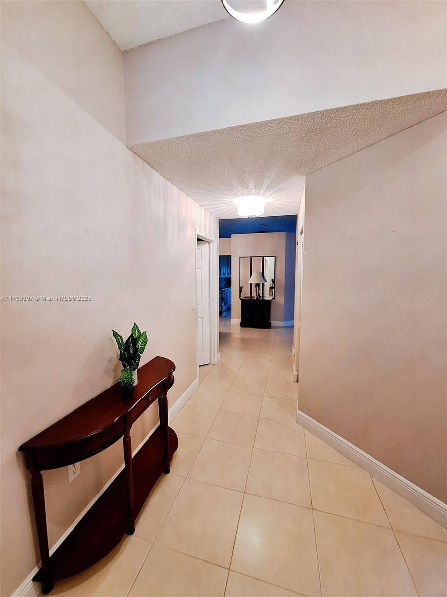 Weston, FL 33326,102 Gables Blvd