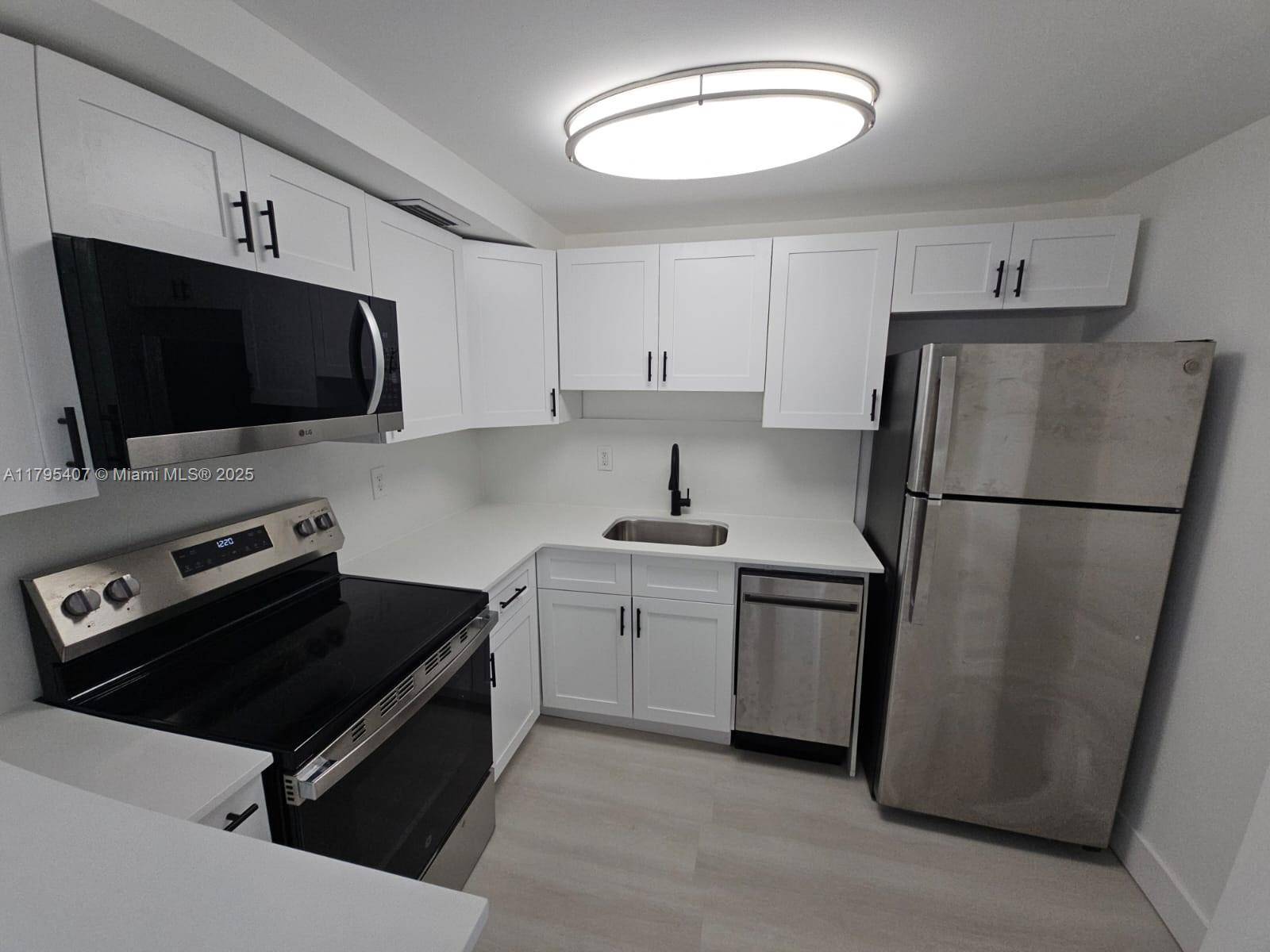 8101 Crespi Blvd #305, Miami Beach, FL 33141