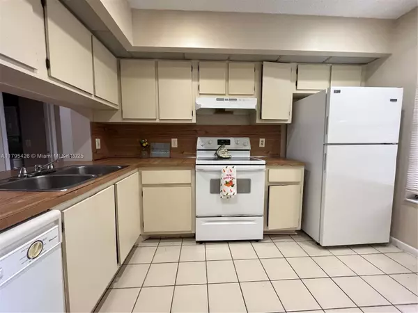 Oakland Park, FL 33309,203 Lake Pointe Dr #208