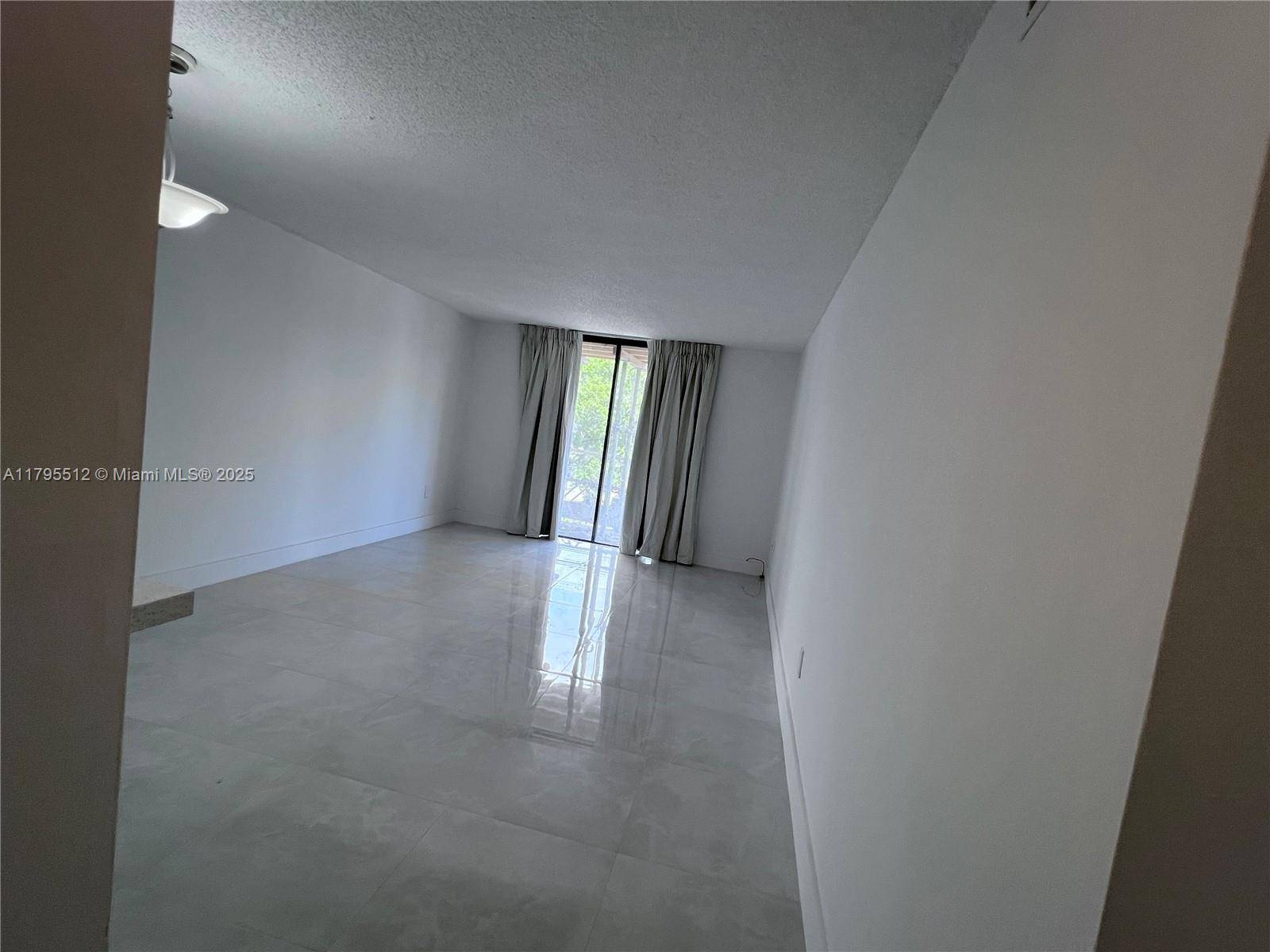 North Miami Beach, FL 33160,16950 W Dixie Hwy #A323
