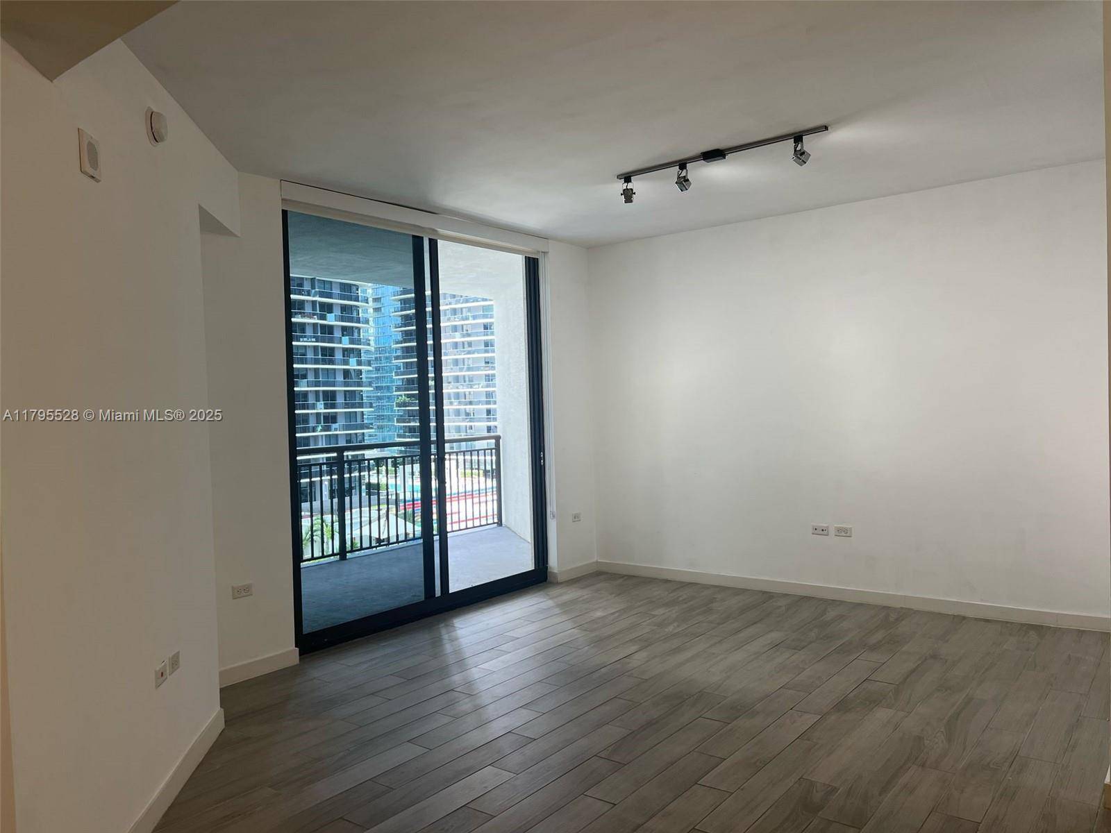 Miami, FL 33130,999 SW 1st Ave #1601